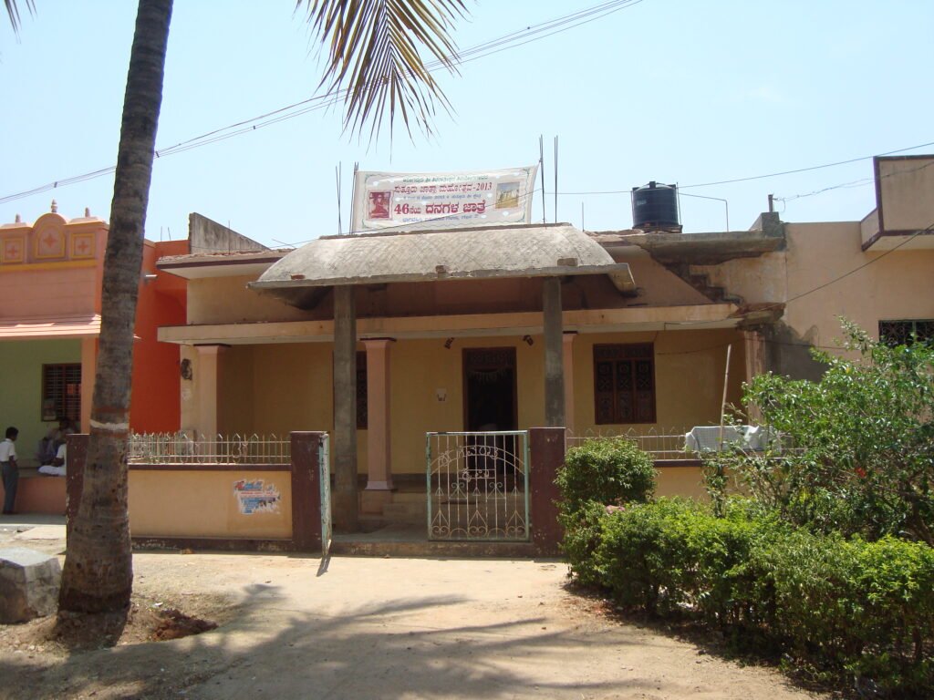 Shree Sutturu Shakha Pattada Matha