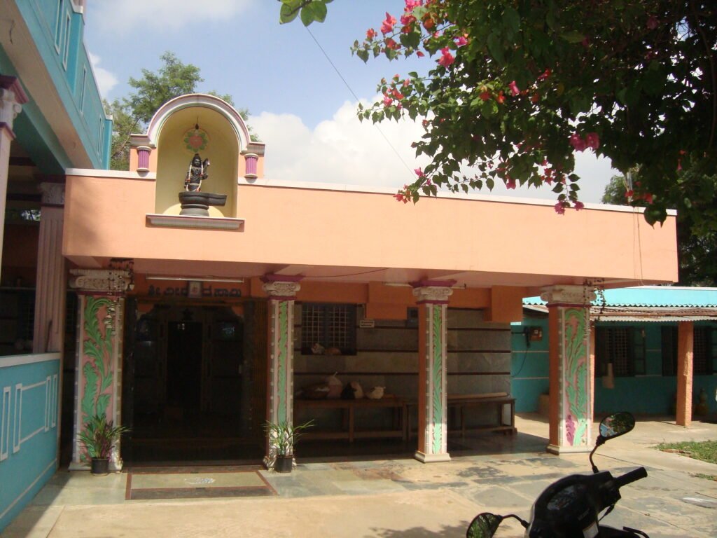 Shrane Veeramma navara Matha