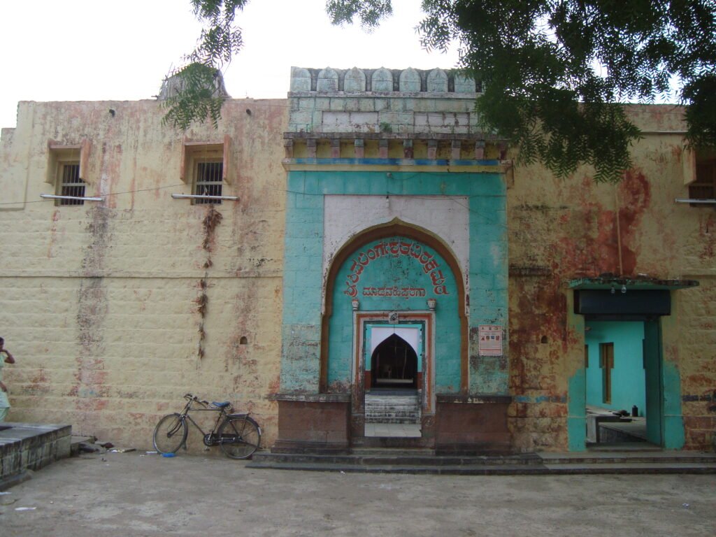 Shree Shivalingeshwara Virakta Matha – Madana Hipparaga