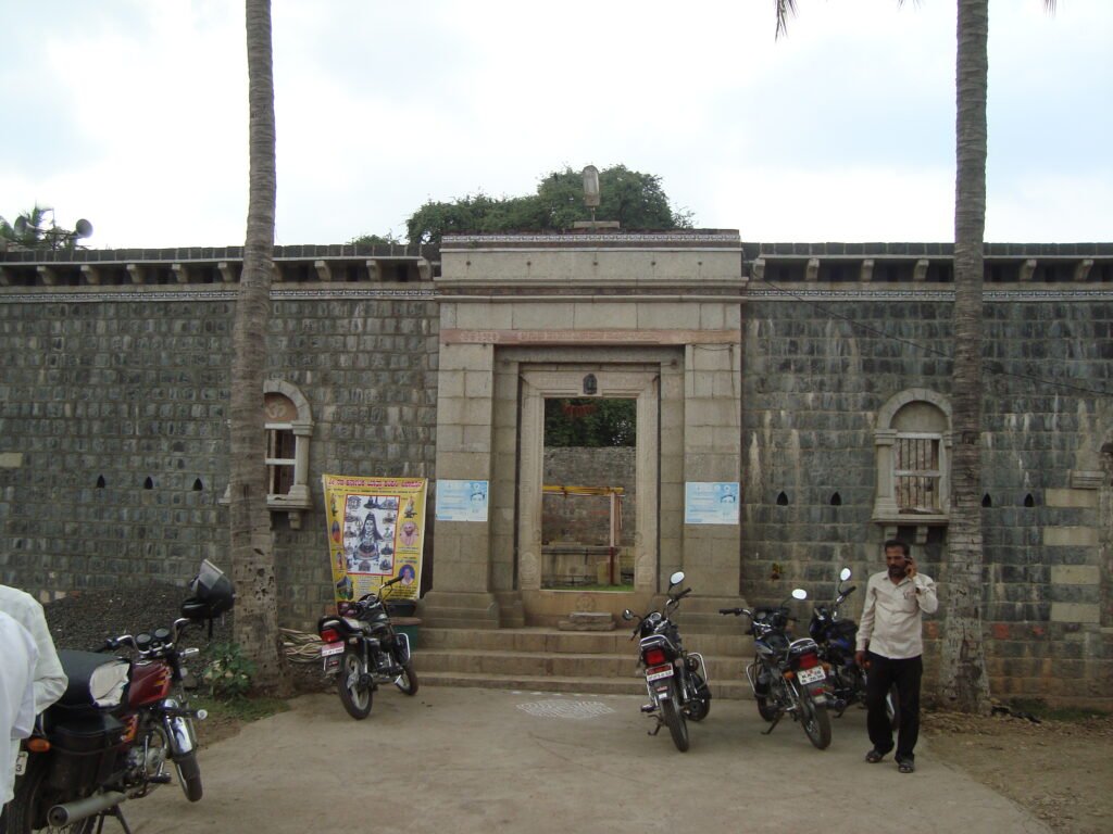 Shree Guru Samsthana Hirematha, Almelu