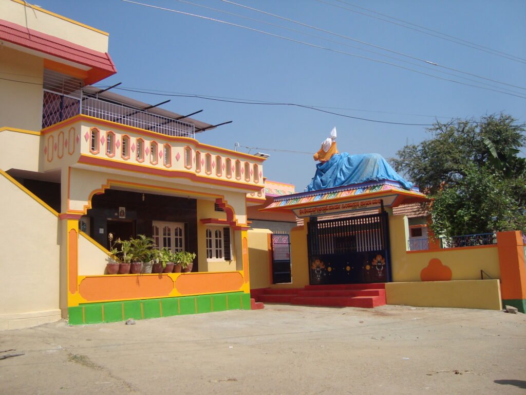 Shree Nirvaneshwara Gadduge Brahanmatha